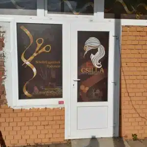 Bencze Csilla ollója itt csattog